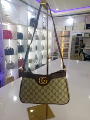 14e15b76-3f21-4ff7-8d41-dbce00df1121 Lady fashion bag