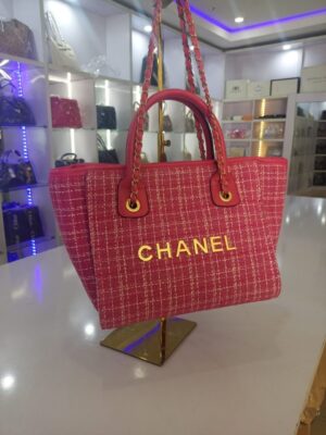 68eded77-0cb9-4a4c-b5da-9a9e89f20a86 Channel tote bag