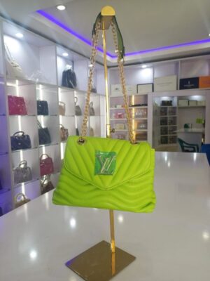 e65e96ec-e617-4372-bcf4-75a85cdf75d7 LV small size bag